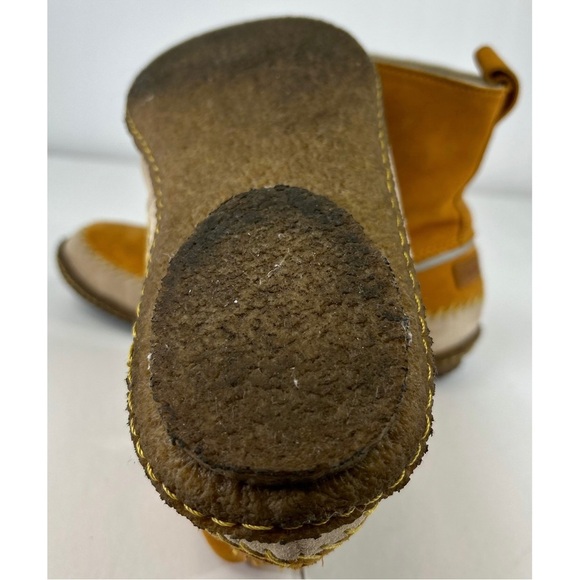 Sorel Womens Suede Leather Boots with Gum Rubber Mocossan Sole, size 11 - Picture 9 of 9